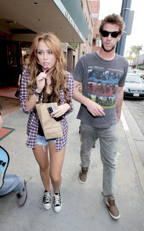 Miley Cyrus y Liam Hemsworth: Miam (toda inform. aki) 1-57