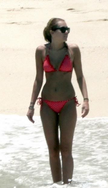 Miley Cyrus en playas de México 1-81