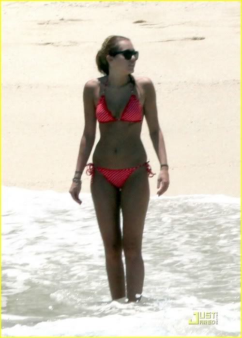 Miley Cyrus en playas de México 4-76