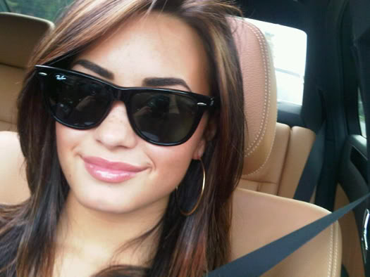 Demi Lovato: nuevo look (todo aqui) 4699912969_c25a864b55_b