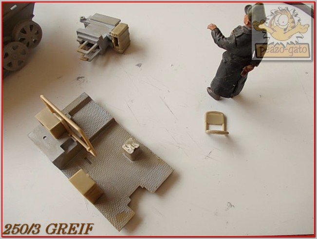 Sd Kfz 250/3 "GREIF" , Tobruk 1942 (terminado 24-06-14) 26ordm250-3GREIFpeazogato_zps2640733d