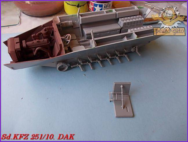 SD.KFZ 251/10 ausf b , DAK (terminado 27-01-13) 31SDKFZ251DAKPeazo-Gato