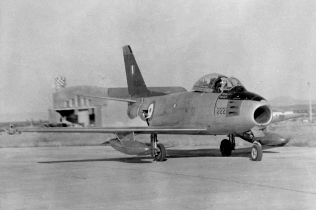 F-86 1/48 academy Aμερικανικο Κορέα 1953,  Ελληνικό Βασιλική Αεροπορία 1954 F_86e_011_zpsb07c2c22