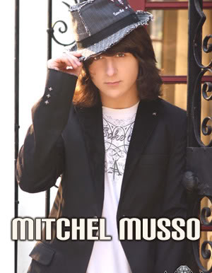 النجم القادم Mitchel Musso يخطف النجوميه مبكرا ويعلن عن نفسه في اول البوم ليه 1228711767