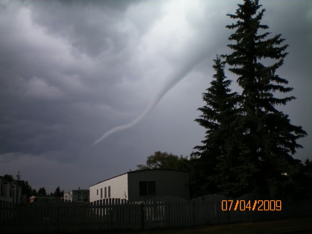 Cơn kinh hoàng mang tên Vòi rồng Tornado