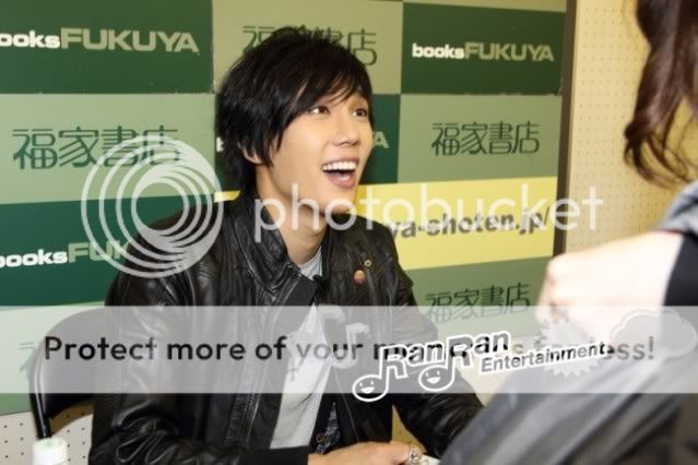 Park Jung Min autograph signing event 0bba62fd1e446c40d8f9fd3f