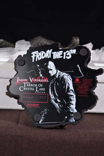 Lançamento: Jason Voorhees – Terror of Crystal Lake Polystone Statue - Imagens oficiais! - Página 2 J04