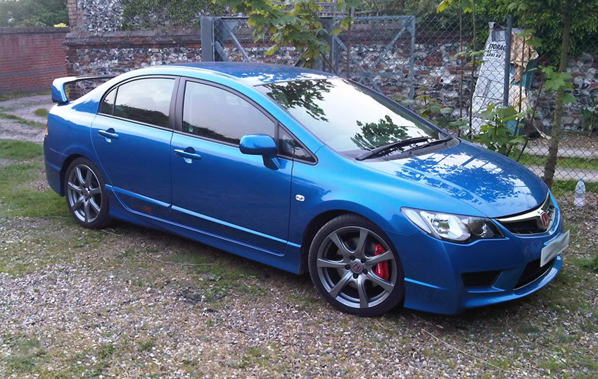 My 2008 Honda Civic TypeR FD2 in Vivid Blue Pearl. IMG00440-20110429-1940