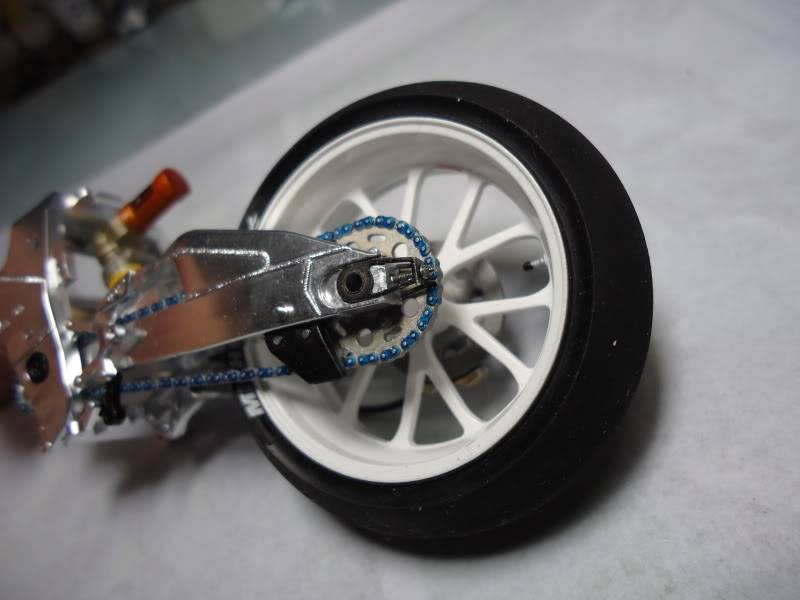 SUZUKI RGV 500 2000   -   TAMIYA 1:12 DSC00091