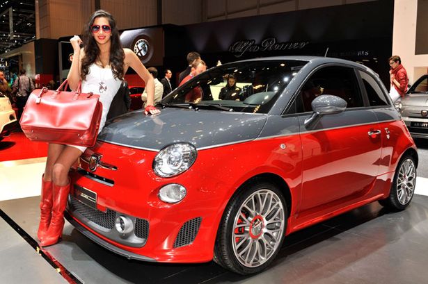 Plotagem, Envelopamento e Adesivos AnAbarth595Turismo