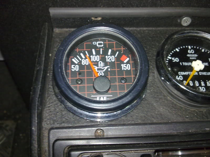 Poner reloj de presión y temperatura de aceite. Imagen403