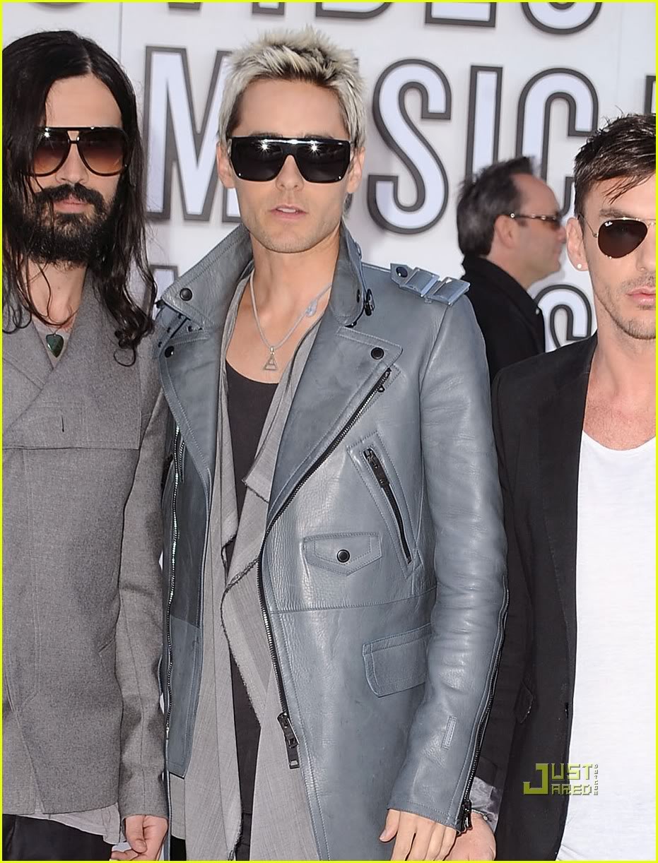 [RESULTATS] VMAS 12 septembre 2010 - Page 3 Jared-leto-vmas-red-carpet-2010-02