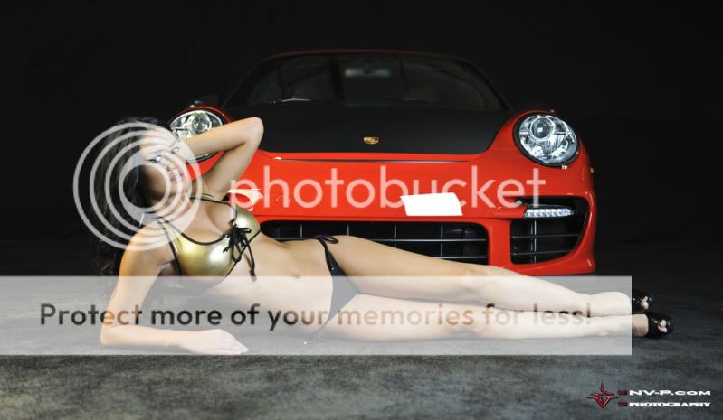 Mostra-nos o teu wallpaper Porsche Nue-Vue-Porsche-GT2-RS-and-sexy-lady-Alanna-Laying-Down-with-Bikini-Wallpaper