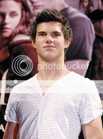 1x01 ● Into The Darkness Taylor_lautner_1238033311