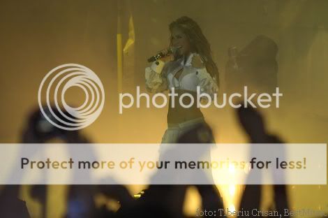 Galerie oficiala de poze Anahi din concerte 2 - Pagina 3 Rbd_concert_romania25