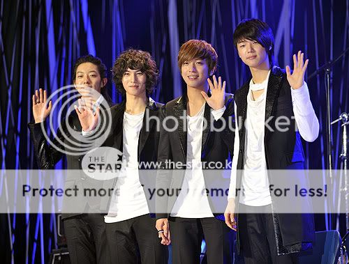 CNBLUE Chart #1 only 5 days after debut 2010012000675_0