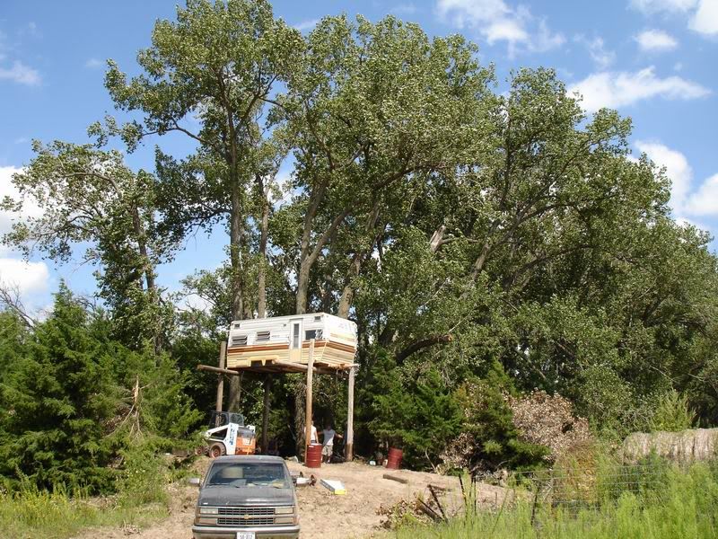 Deer Hunting stand - Redneck Style Image006