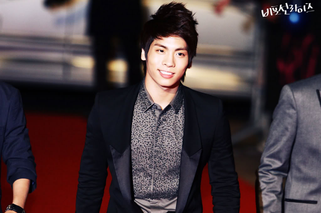 101209 Jonghyun @ Golden Disk Awards 204A19374D00FBAB2C3572