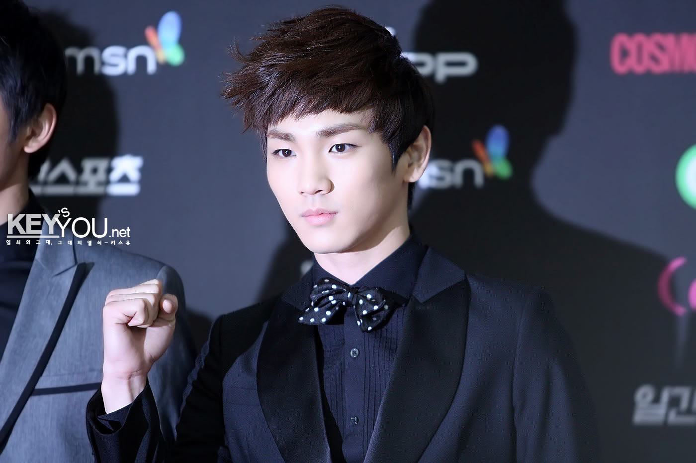 101209 Key @ Golden Disk Awards 1291907019_main2