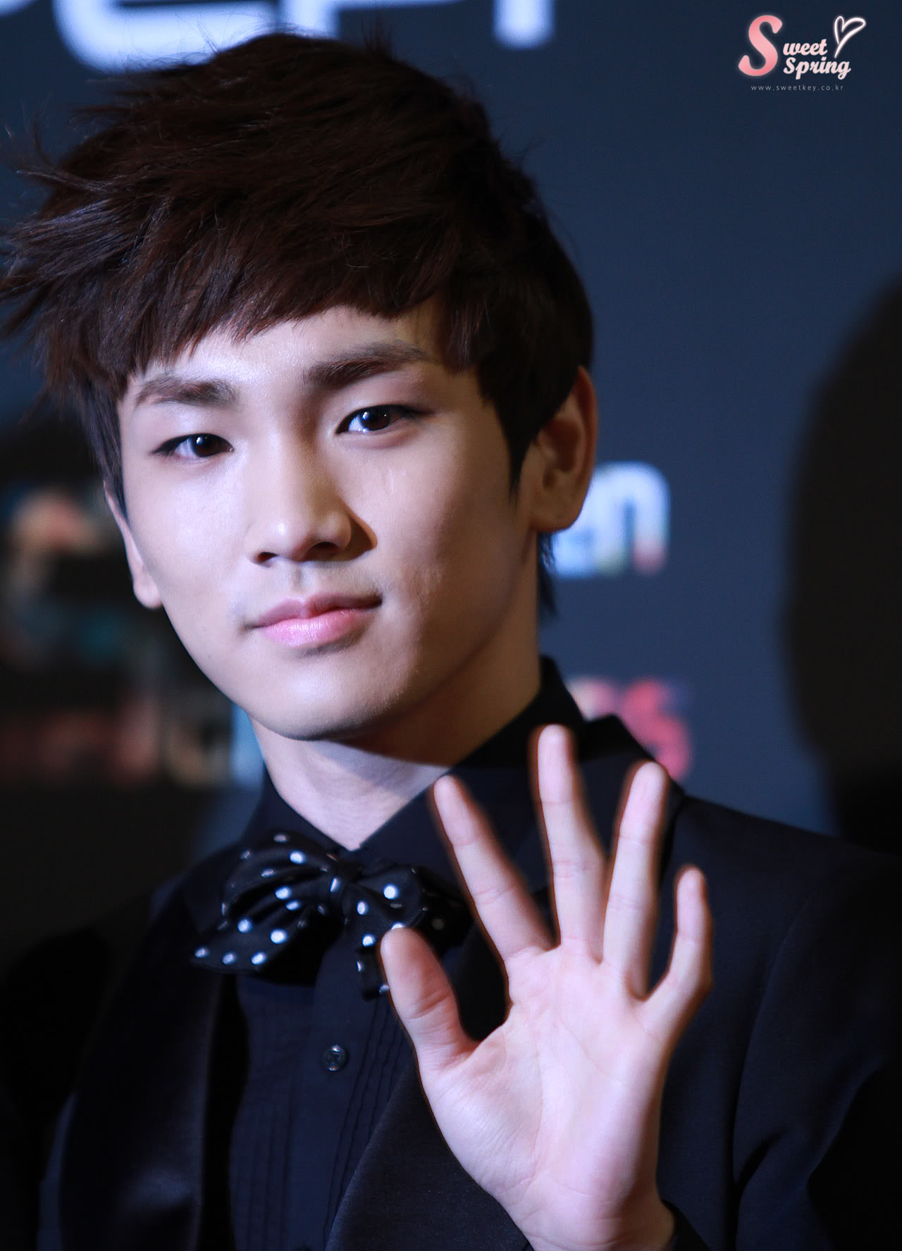 101209 Key @ Golden Disk Awards 1612282E4D00E78D38A5D7