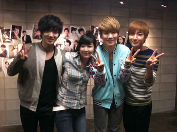 110323 Key (con Leeteuk y Yesung) @ Love chaser  X2_5233432