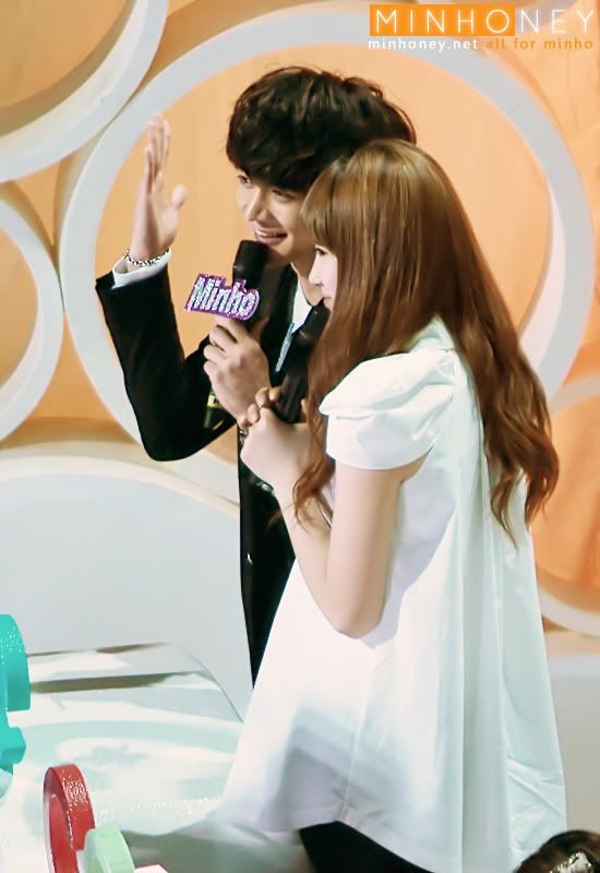 19.03.11 - Onew et Minho MCS au Music Core.  C0093231_4d84c503b1c15