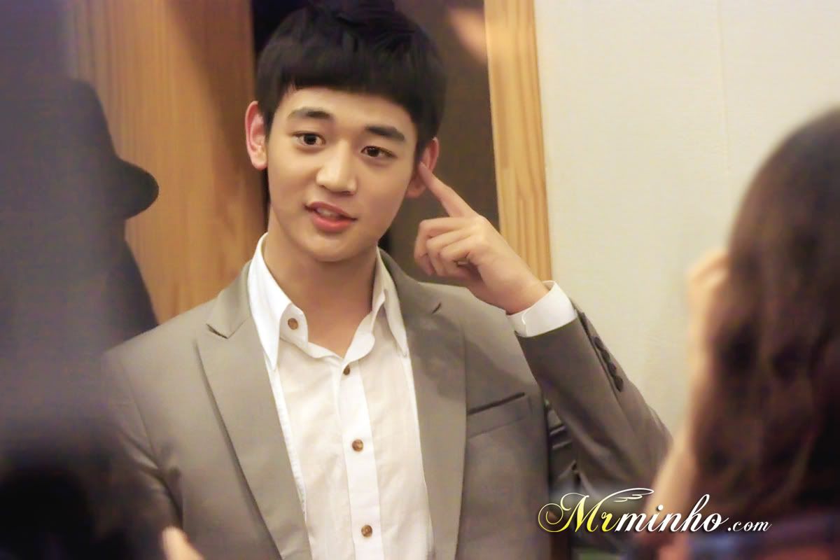 [Pic][5-10-2010]Minho and Key at Sukira [ Ngắm Minho chu mỏ] Index-ver52