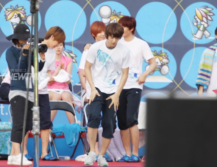 Taemin and Minho @Dream Team 2 Recording [110605] IMG_0882_copy