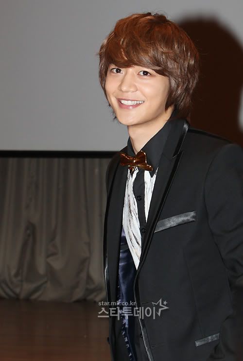 [SHINee] MinHo para comedia de SBS 20120116_1326698369