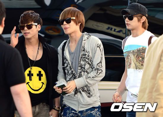 180512 SHINee partiendo a LA 201205182009779183_1