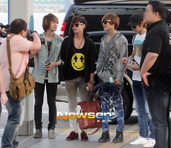 180512 SHINee partiendo a LA 201205182012262910_1