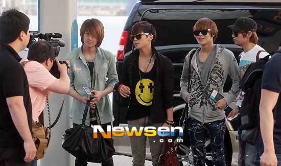 180512 SHINee partiendo a LA 201205182015092910_1