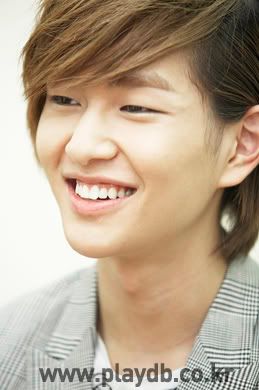 [ 100910][Official Photo] Onew Musical Interview & Review at Playdb 0400091009_25657_M