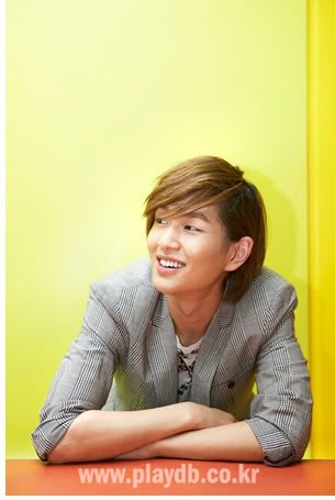 [ 100910][Official Photo] Onew Musical Interview & Review at Playdb 100910-7