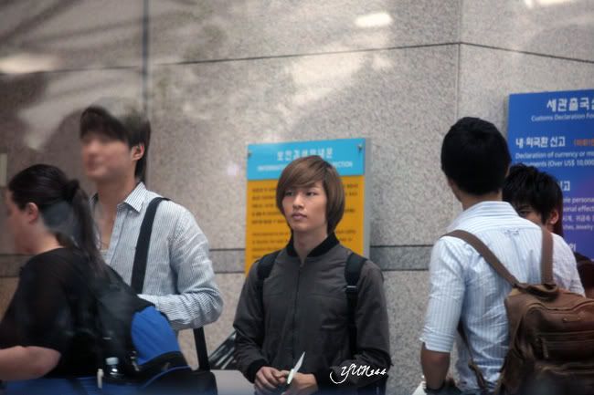 [Pic][4-9-2010] SHINee at Incheon Airport  IMG_8440_CDB8F8AF