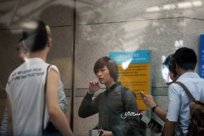 [Pic][4-9-2010] SHINee at Incheon Airport  IMG_8445_CDB8F8AF