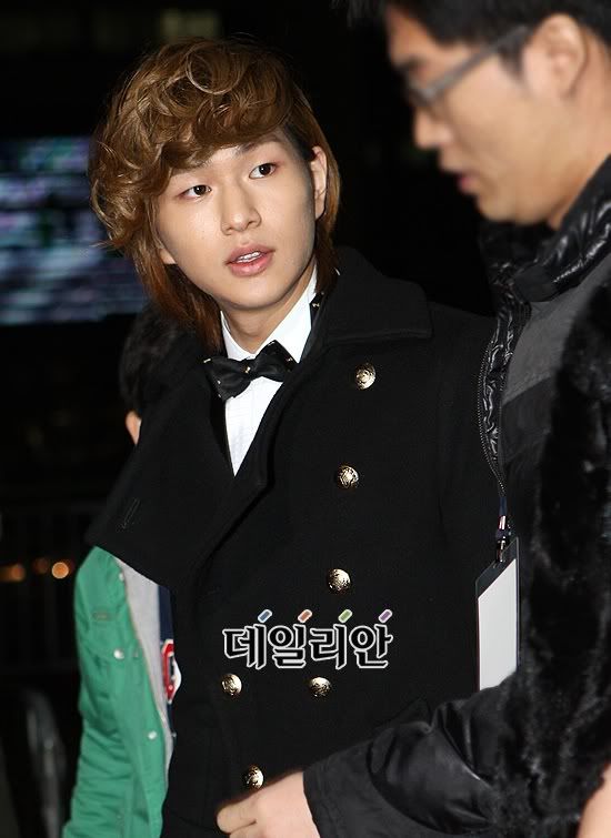 [News Photo] MC Onew at MBC Korean Film Awards 101118 227059_1