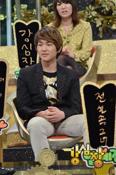 18.03.11 - Onew à Strong Heart.  Img0404_20110320041305_6