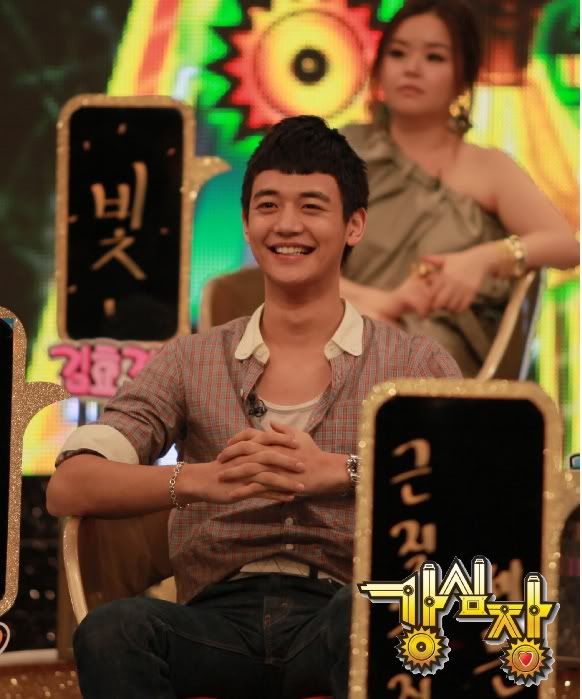 [Pic][30-8-2010]  Minho and Key Recording Strong Heart 111D43274C7A585541BF21
