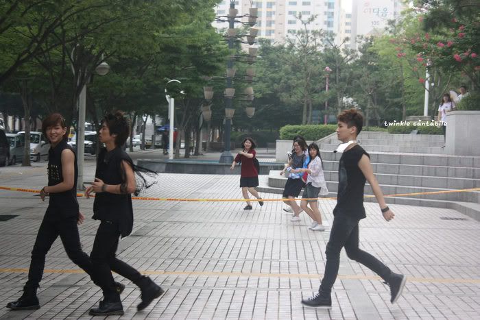 [Pic][4-8-2010] SHINee OTW at Lucifer Fansign Event 1280942189_IMG_0925_convjpg