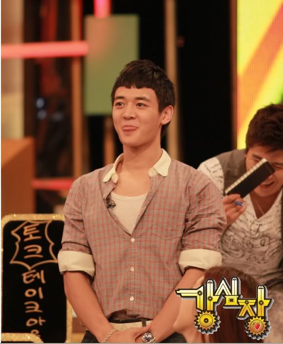 [Pic][30-8-2010]  Minho and Key Recording Strong Heart 13242F274C7A585B398FA9