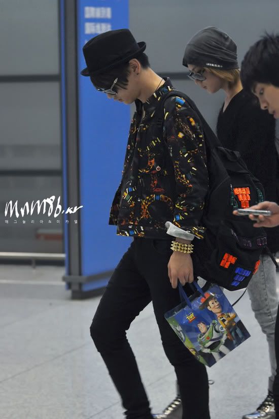 [Pic][8-9-2010] SHINee arrival at Incheon Airport  K772_dobikim2