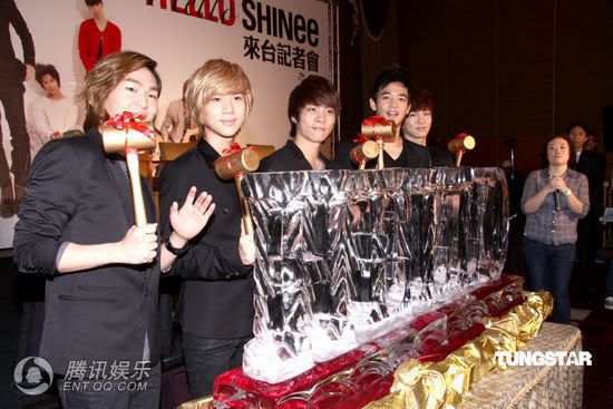 [Pic][7-11-2010] SHINee In Đài Loan 1197950_550x550_0