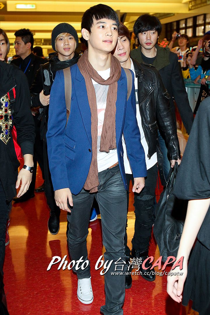 [Fan Photo] Shinee at Taoyuan International Airport 101104 5144764567_3de789241f_o