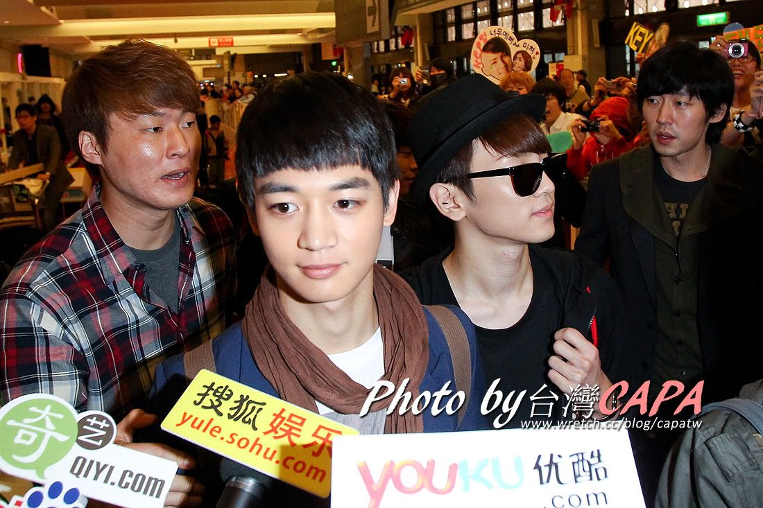 [Fan Photo] Shinee at Taoyuan International Airport 101104 5145370728_0fe146a7da_o