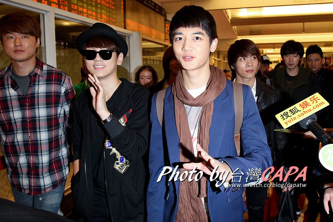 [Fan Photo] Shinee at Taoyuan International Airport 101104 5145372392_46799a1e8a_o