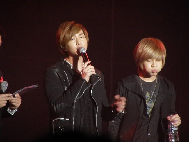 101128 Shinee @ GS25 Love Sharing Concert PB287554