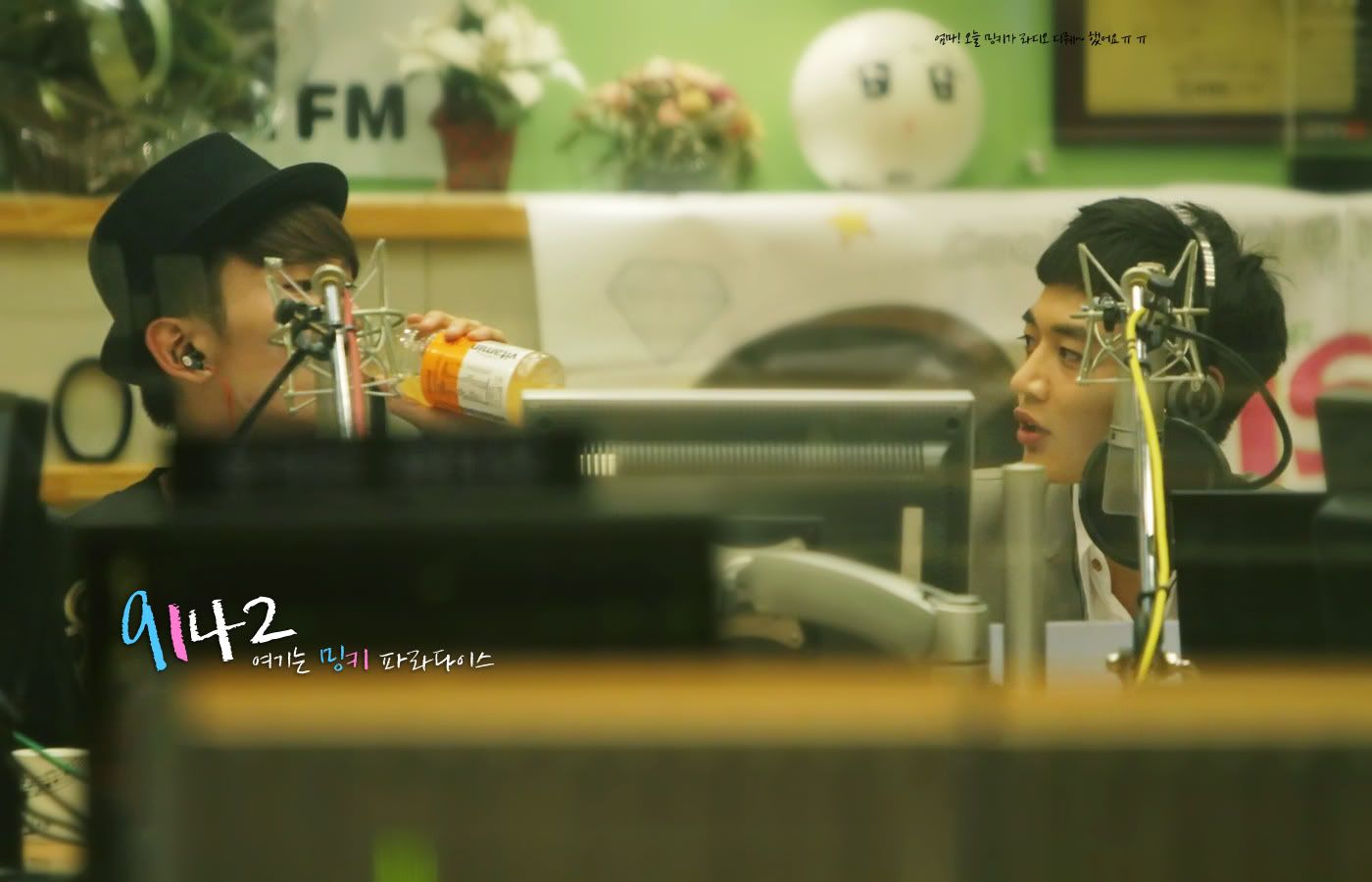 [Pic][5-10-2010]Minho and Key at Sukira [ Ngắm Minho chu mỏ] D0055440_4caa0b59c5d09