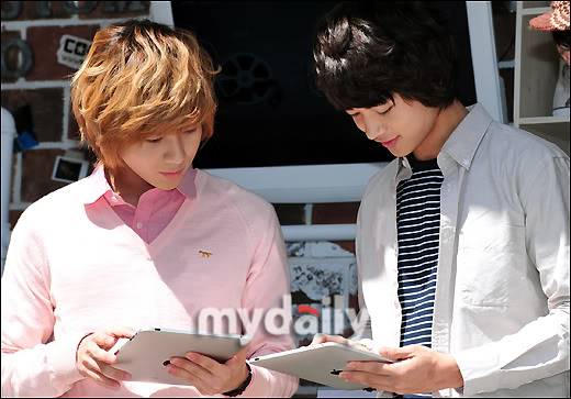 Minho & Taemin @ Converse’s “Moving Custom Studio” [110412] 201104121519431114_1