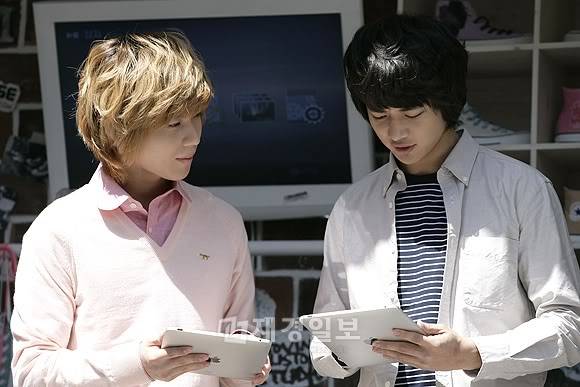 Minho & Taemin @ Converse’s “Moving Custom Studio” [110412] 20110412_1302588649